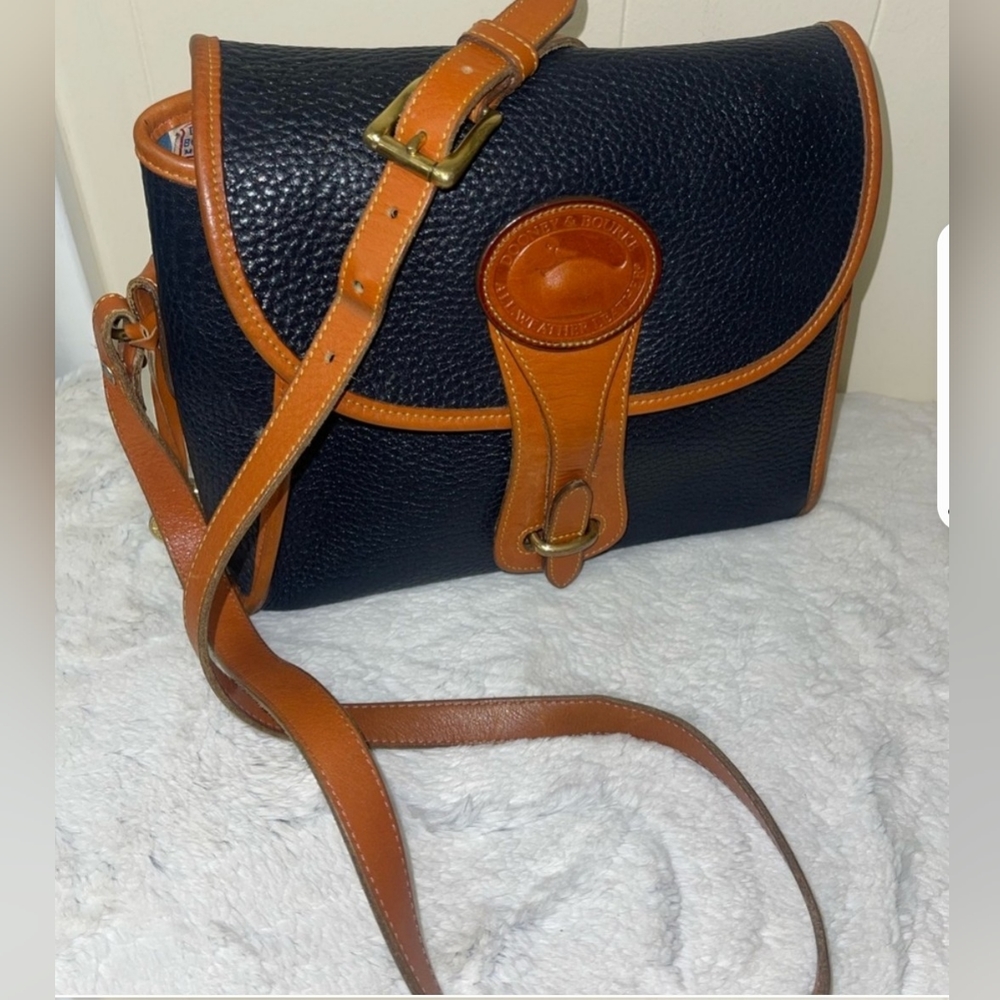HOST PICK 4X'S...VINTAGE DOONEY & BOURKE BLUE/TAN CROSSBODY
